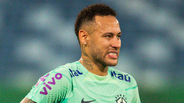Neymar s’est gravement blessé au genou avec le Brésil en octobre dernier.