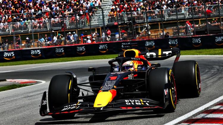 Max Verstappen a devancé Carlos Sainz au Grand Prix du Canada.