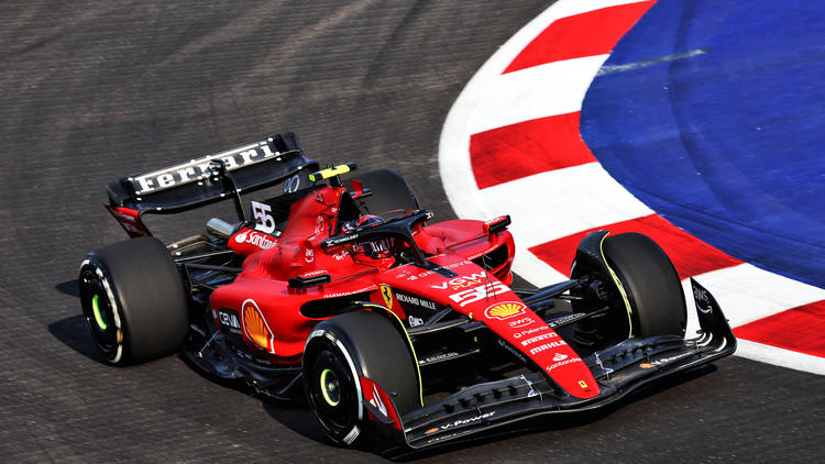 Comme en Italie, Carlos Sainz partira en pole position du Grand Prix de Singapour.