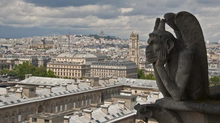 Les promesses de dons faites pour la restauration de la cathédrale Notre-Dame de Paris ont atteint mercredi 17 avril quelque 900 millions d’euros. 