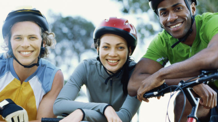 L'association AXA Prévention veut inciter les cyclistes à bien s'équiper pour rouler en toute sécurité.