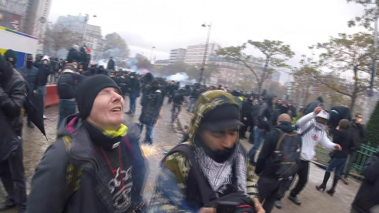 Cette image, extraite d'une vidéo obtenue par l'AFP, montre la réaction de Manuel C après avoir reçu un projectile le blessant à l'œil gauche lors d'une manifestation des «Gilets jaunes». 