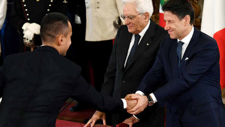 Le nouveau gouvernement italien de Giuseppe Conte, porté par une majorité pro-européenne et penchant à gauche, a prêté serment jeudi devant le président Sergio Mattarella. 