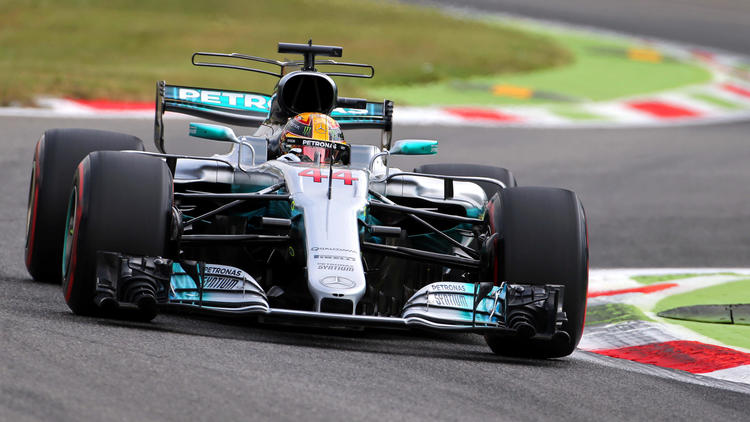 Lewis Hamilton prend la tête du championnat du monde pour la première fois de la saison.