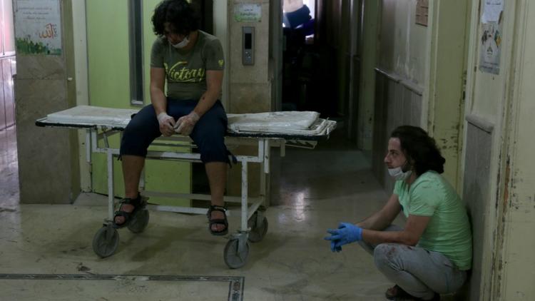 Des médecins dans un hôpital d'Alep après un bombardement, le 16 juillet 2016. 