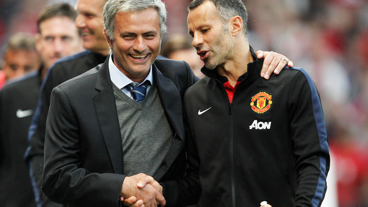 José Mourinho (à gauche) et Ryan Giggs (à droiteà sont tous les deux pressentis pour être manager de Manchester United la saison prochaine.