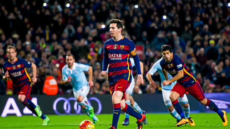 Au lieu d'inscrire le penalty, Lionel Messi a offert une passe décisive à Luis Suarez.