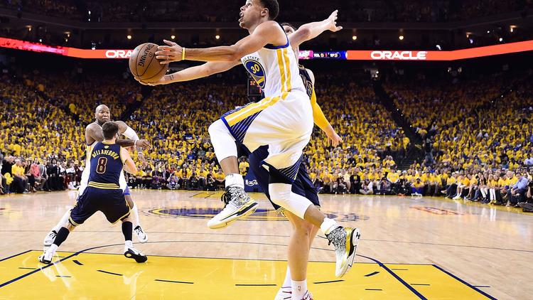 Champions en titre, Stephen Curry et les Warriors survolent la NBA actuellement. 