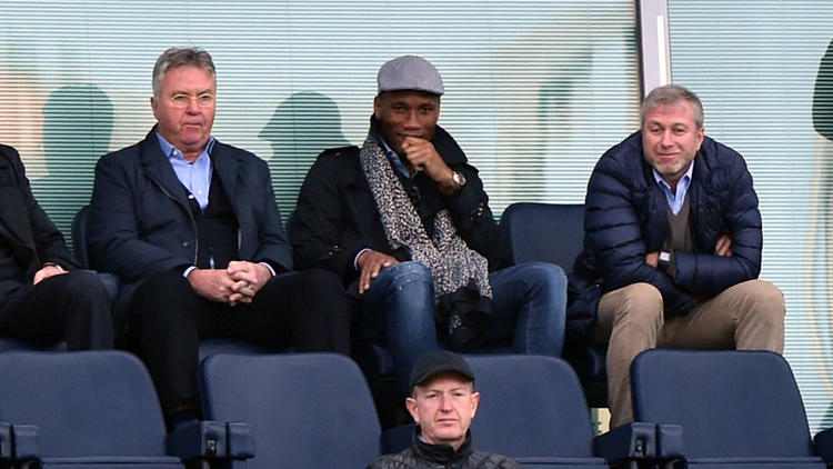 Didier Drogba (au centre) pourrait mettre un terme à sa carrirère et devenir adjoint de Guus Hiddink.