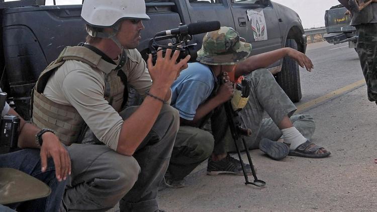 James Foley (G) le 29 septembre 2011 à Sirte en Syrie [Aris Messinis / AFP / Archives]