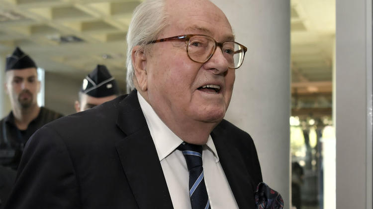 Jean-Marie Le Pen entend soulever une question prioritaire de constitutionnalité relative à son immunité parlementaire. 