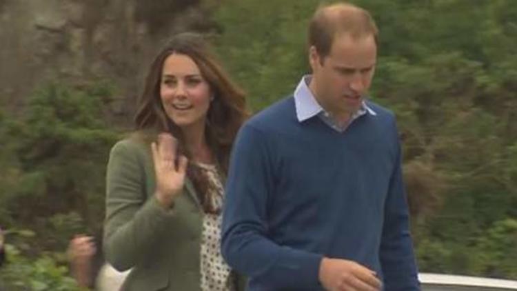 Kate Middleton et Le Prince William peu de temps après la naissance de George