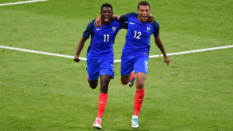 Ousmane Dembélé et Kylian Mbappé incarnent le futur mais aussi le présent de l’équipe de France.