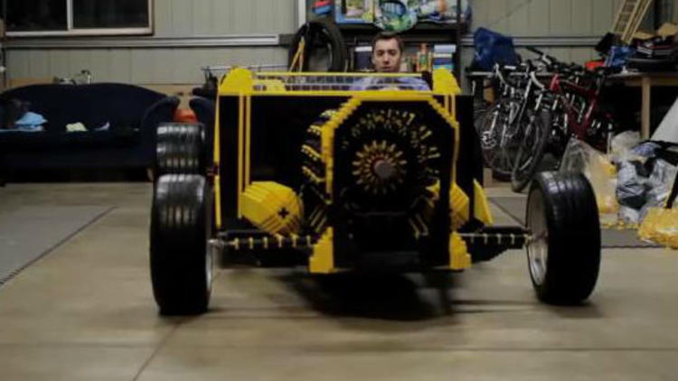 Vidéo : il construit tout en Lego une voiture qui roule