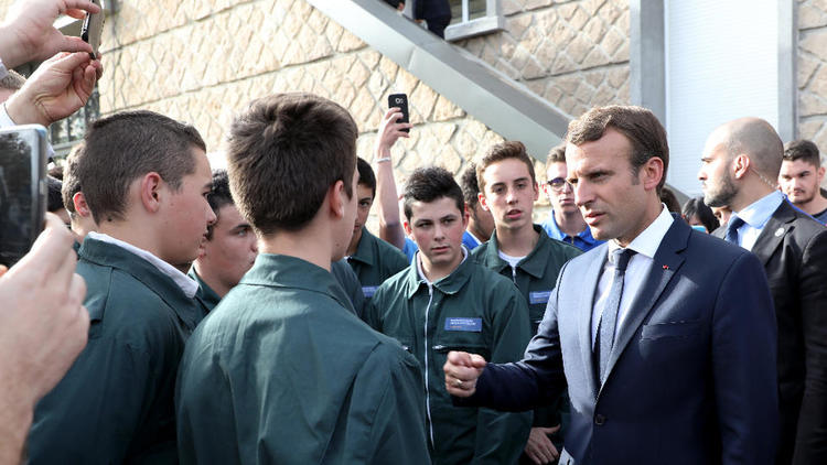 Emmanuel Macron s'est rendu sur le nouveau campus de l'EATP, en Corrèze, pour parler apprentissage et formation professionnelle. 