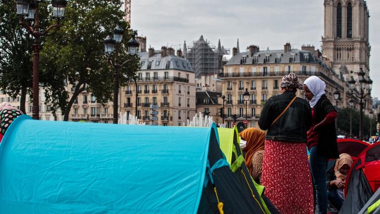 En juin déjà, plusieurs familles sans-abri avaient passé la nuit devant l'Hôtel de Ville.