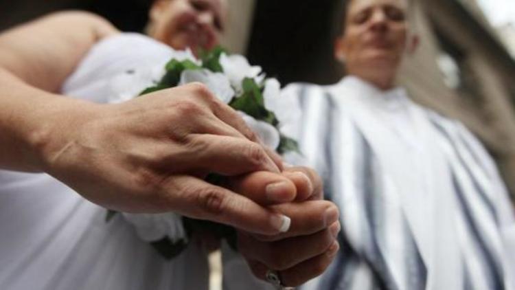 Mariage gay : les maires pourront-ils faire objection de conscience ?