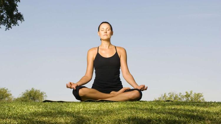 La pratique de la méditation permet de combattre «la dépression, l’anxiété et la douleur chronique», selon la mutuelle. 