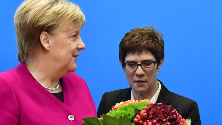 Angela Merkel et Annegret Kramp-Karrenbauer, perçue par beaucoup comme son héritière.