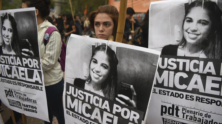 Des manifestantes demandent justice pour Micaela Garcia à Buenos Aires, mardi 11 avril.