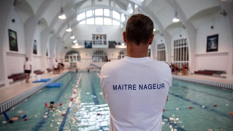 Un préavis de grève a été déposé pour tout l'été dans les piscines municipales parisiennes.