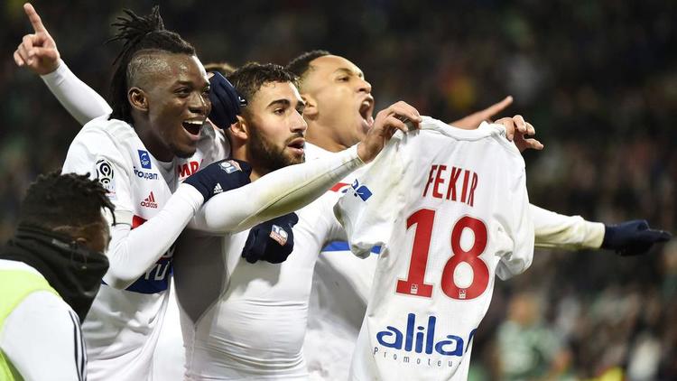 La célébration du Lyonnais Nabil Fékir dans le derby à Saint-Etienne a provoqué l’envahissement du terrain. 
