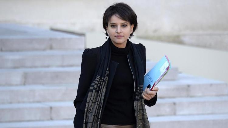 Najat Vallaud-Belkacem à la sortie du Conseil des ministres le 11 décembre 2013 à l'Elysée