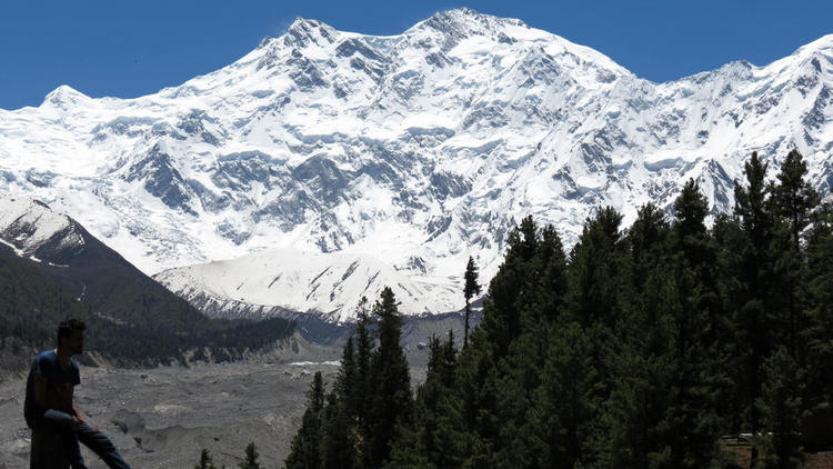 Vue du sommet du Nanga Pargat, surnommé «la montagne tueuse». 