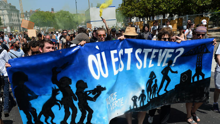 Samedi dernier, un millier de personnes ont défilé dans le calme à Nantes en mémoire du jeune disparu. 