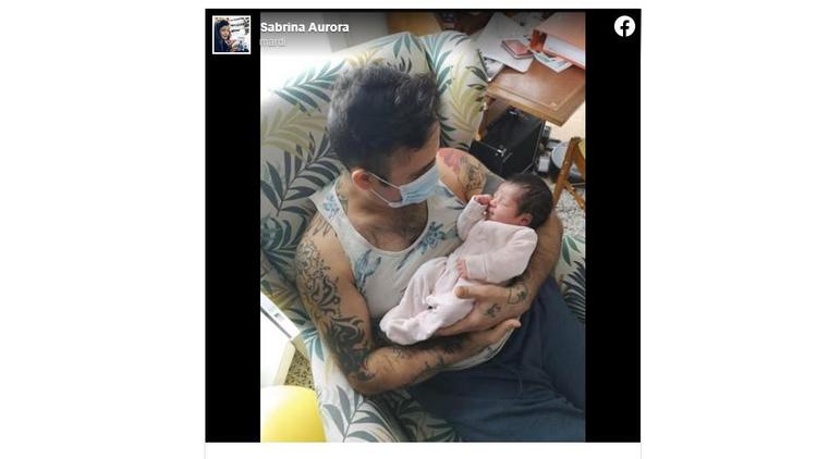 Le papa de 35 ans a rencontré pour la toute première fois sa fille une dizaine de jours après sa naissance. 