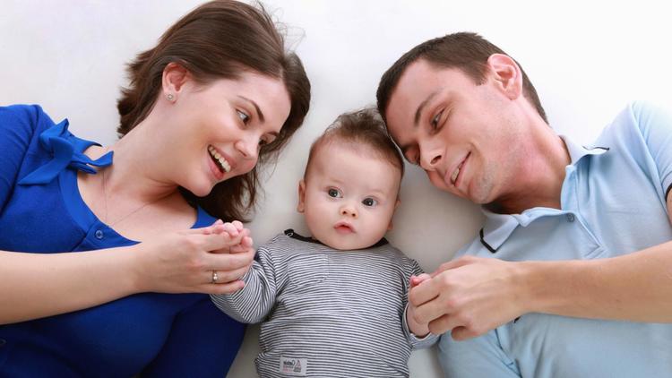 Une analyse plus approfondie des données a montré que les trois premiers mois après la naissance d'un premier enfant étaient particulièrement éprouvants