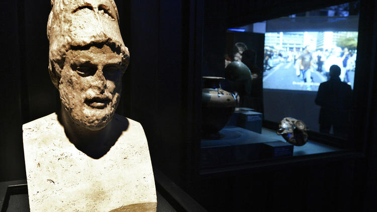 Une sculpture de Périclès lors de l'exposition "Méditerranées" le 10 janvier 2013 à Marseille