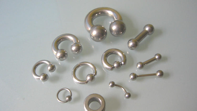Les piercing magnétiques sont une alternative aux piercings traditionnels (photo)