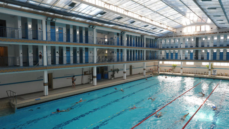Une enveloppe de 150 millions d'euros est consacrée à la construction et à la rénovation de piscines à Paris.