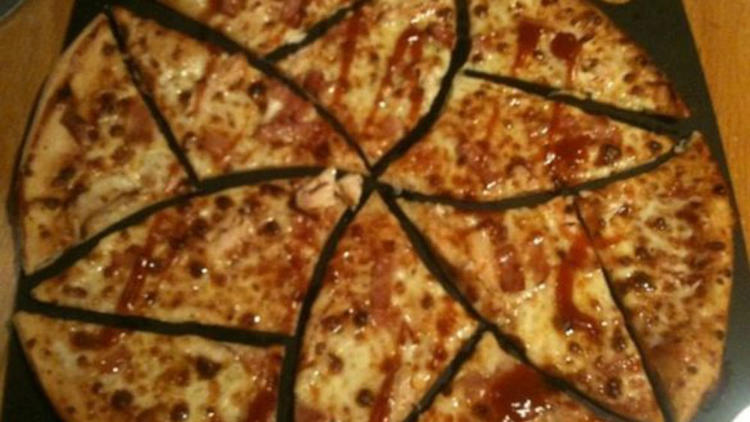 Les mathématiciens ont même testé leur méthode sur une vraie pizza. 