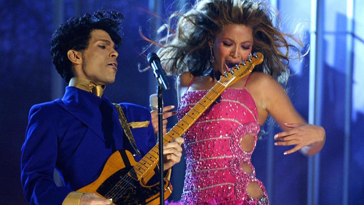 Prince et Beyonce sur la scène des Grammy Awards en 2004