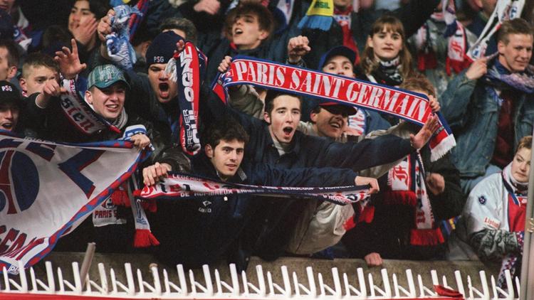 Les supporters du PSG au Parc des Princes le 15 mars 1995.