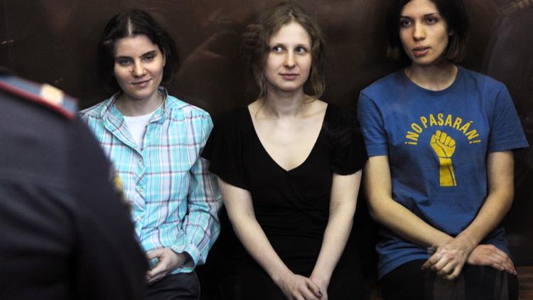 La juge en charge du procès des trois punkettes du groupe Pussy Riot vient de déclarer les jeunes filles « coupables de hooliganisme ». 