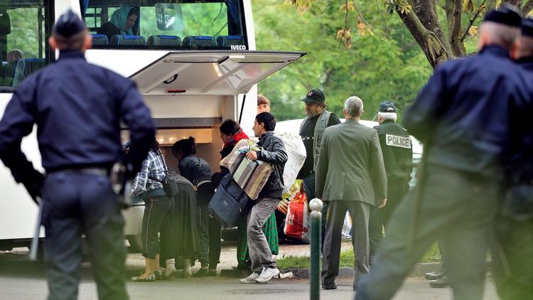 Des membres de la communauté Rom sont expulsés de leur camp, le 5 juin 2013 à Lille  (illustration)