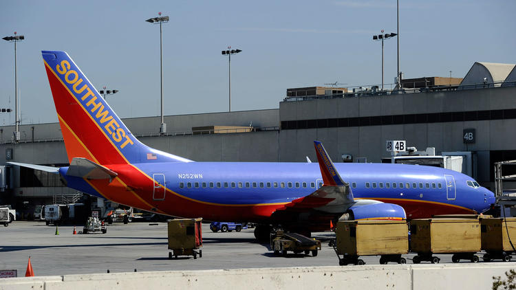 Un boeing de la Southwest Airlines à l'aéroport LAX de Los Angeles le 5 avril 2011
