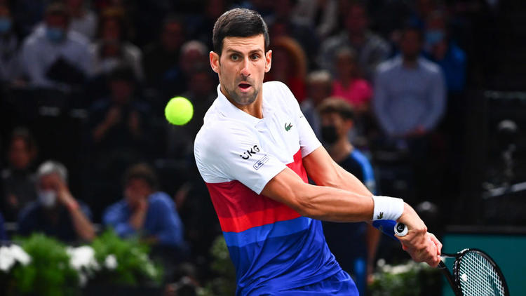 Novak Djokovic peut égaler Roger Federer en cas de sacre à Turin.