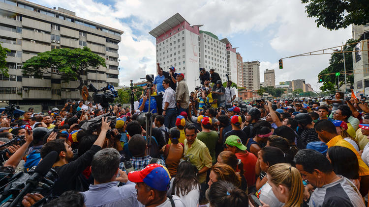 L'opposant Henrique Capriles prononce un discours lors d'une manifestation contre Nicolas Maduro.