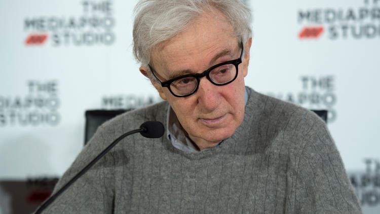 Le groupe Hachette, dont une filiale devait publier le 7 avril les mémoires de Woody Allen, a annoncé vendredi renoncer à les publier suite aux critiques que la publication du livre du cinéaste avait suscitées.