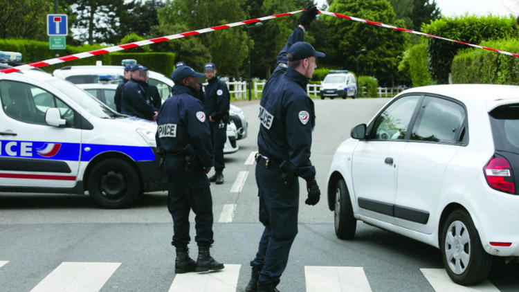 Les deux victimes ont été surprises à leur domicile, dans les Yvelines. 