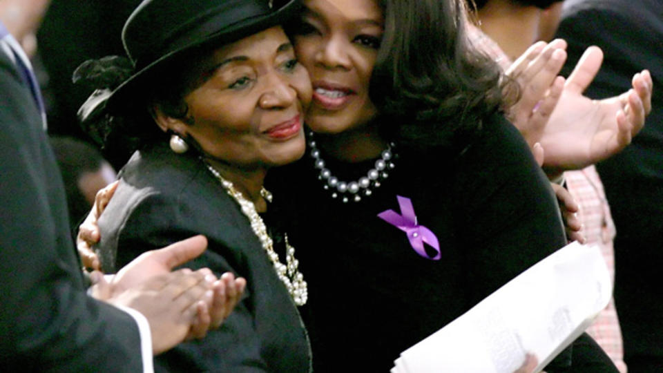 Oprah Winfrey est une femme engagée, militante des droits civiques, en présence de Christine King Farris, la sœur de Martin Luther King, lors d’une céremonie à Atlanta.