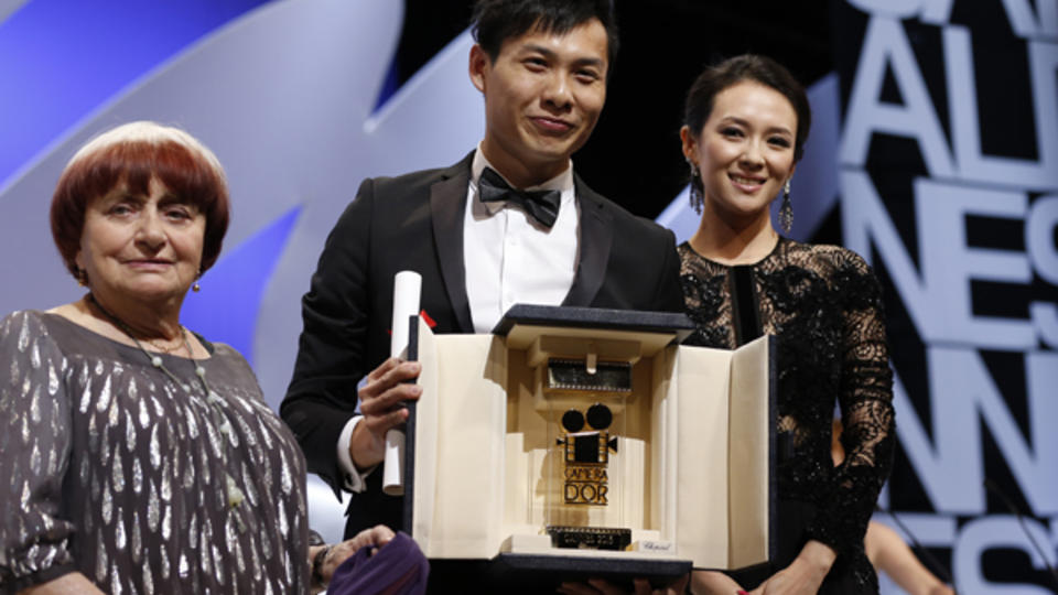 Le long métrage "Ilo ilo" du réalisateur singapourien Anthony Chen, qui pose un regard sur une famille en crise, a été récompensé dimanche par la Caméra d'Or 2013 distinguant le meilleur premier film de toutes les sections du festival de Cannes.
