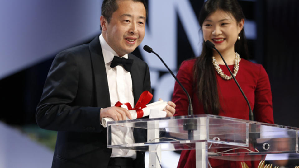 Le Chinois Jia Zhangke, couronné par le Prix du scénario dimanche à Cannes pour "A touch of sin" (un soupçon de péché), est scruté de près par Pékin pour ses films très réalistes peignant l'envers du décor chinois.
