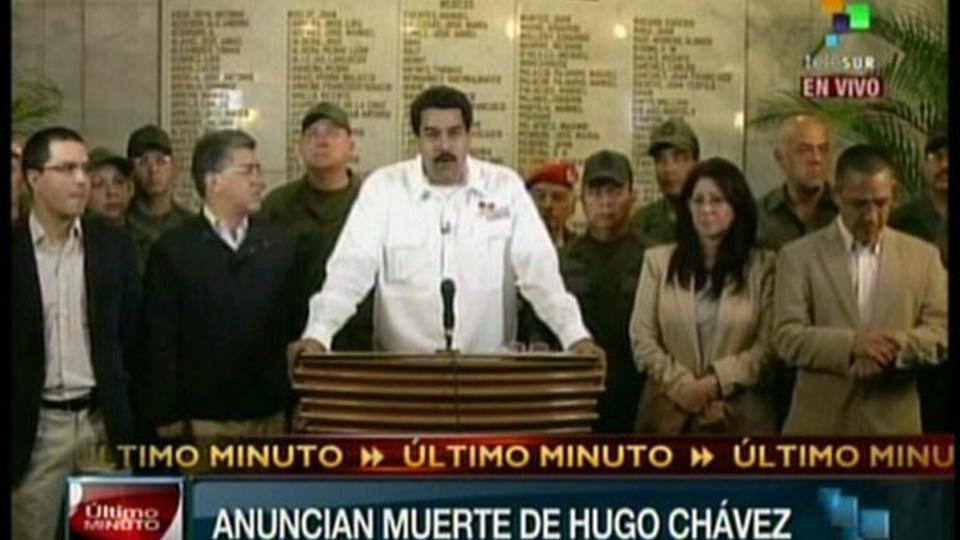 «Nous avons reçu l'information la plus éprouvante et la plus tragique que nous puissions annoncer à notre peuple. À 16H25 aujourd'hui 5 mars, est mort notre commandant président Hugo Chavez Frias», a déclaré à la télévision publique le vice-président vénézuelien Nicolas Maduro. 