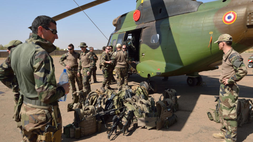 Les hélicoptères du 5ème Régiment de Pau arrivent à Bamako. Au total, le "régiment du Béarn" aura envoyé au Mali  près de 200 militaires ainsi qu'une quinzaine d'appareils : Tigre, Gazelle et Puma.