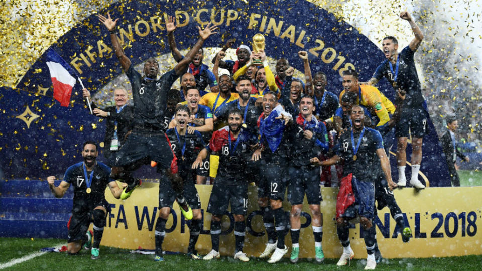 Le 15 juillet, la France remporte la finale de la Coupe du monde face à la Croatie (4-2) et gagne sa deuxième couronne mondiale après 1998.